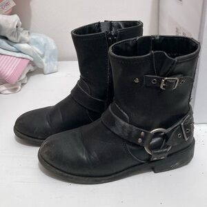 Steve Madden size 11C girls black boots. Zip closure, used condition.